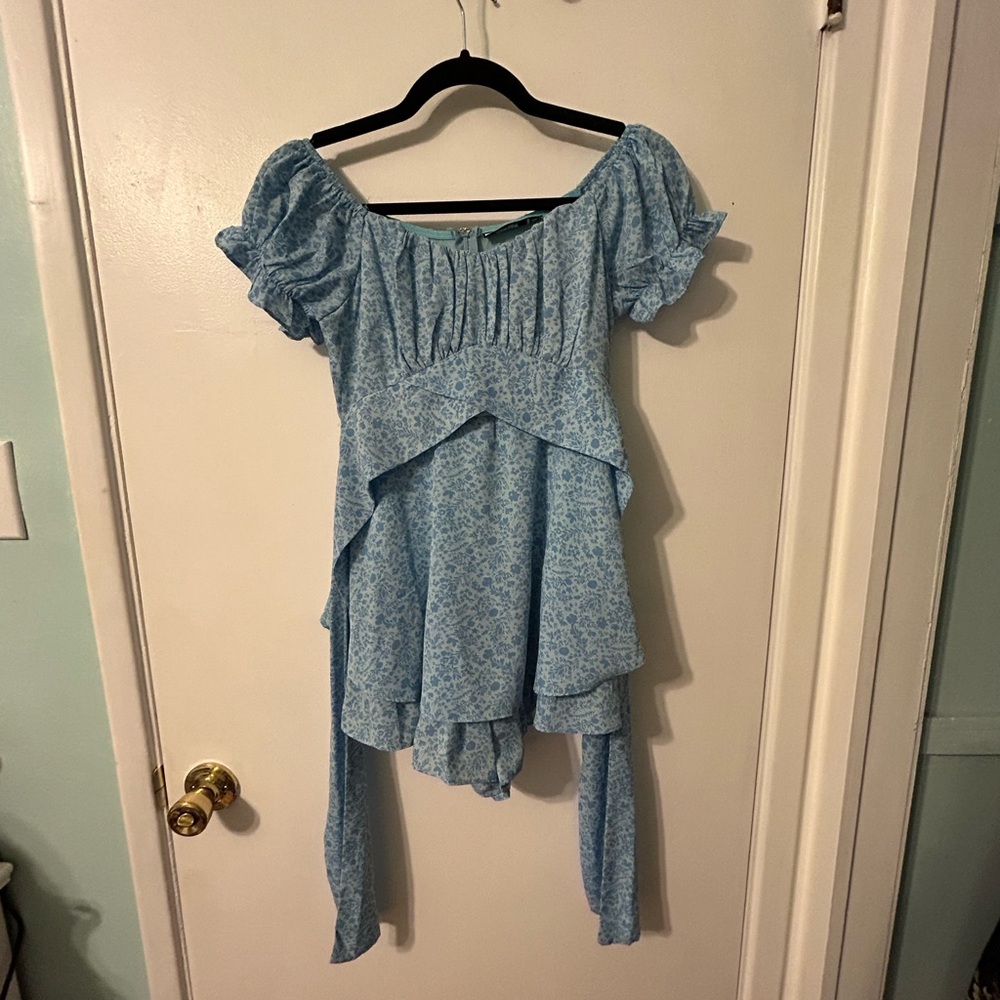 2Bella boutique Blue Floral Romper in size XS